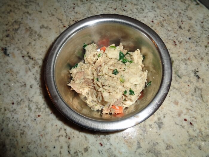 Nom Nom cat food chicken recipe image