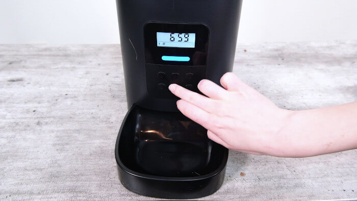Programming the Petlibro automatic pet feeder
